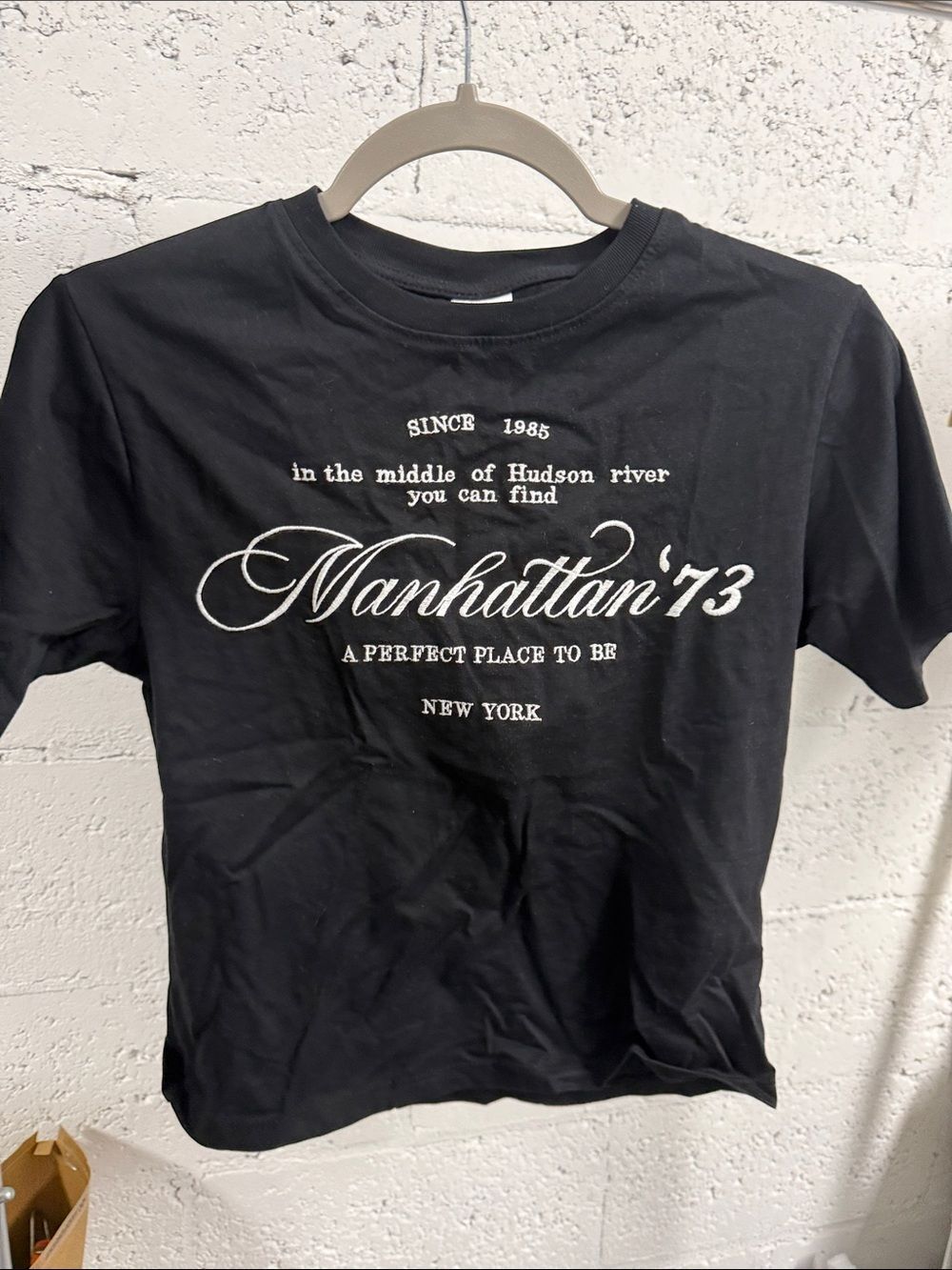 Manhattan '73 Black Graphic Tee T Shirt - Size 9-10 Kids NWT -